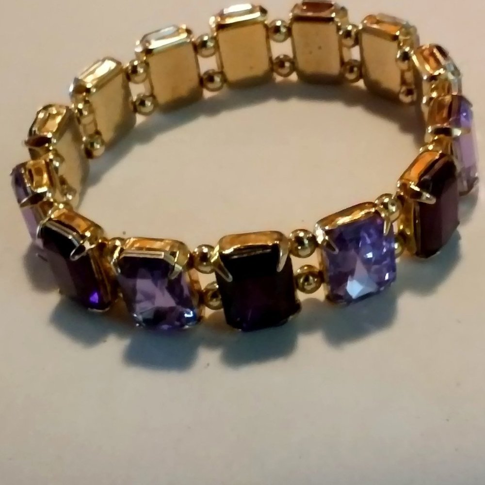Bracelet Stretch Gold With 2 Shades Of Purple Stones Never Worn Stones 1/2" Acr
